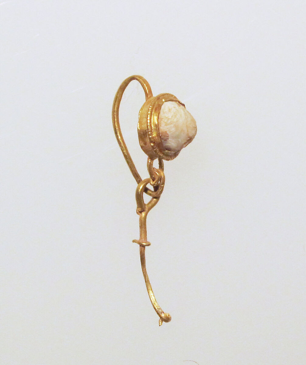 Gold earring with pearl setting and pendant, Gold, Roman 