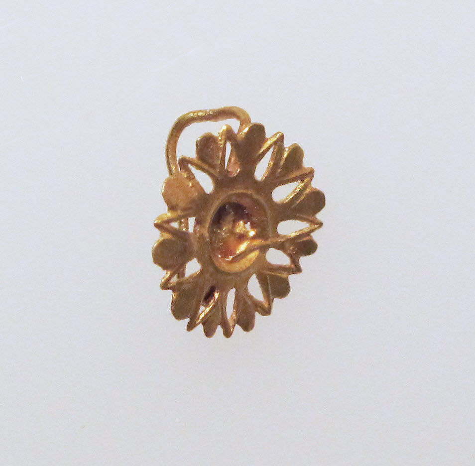 Gold earring with rosette disk, Gold, Roman 