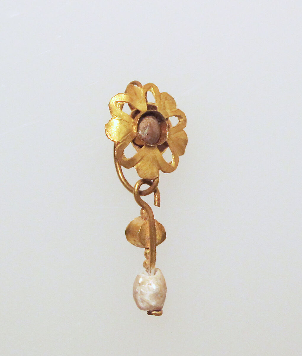 Earring with pendant and beryl and pearl settings, Gold, beryl, pearl 