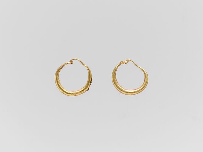 Gold loop earring | Cypriot | Hellenistic-Imperial | The Metropolitan ...