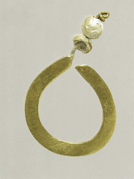 Gold and pearl earring (one of a pair), Gold, pearl, Roman, Cypriot 