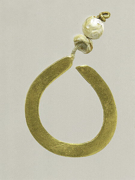Gold and pearl earring (one of a pair), Gold, pearl, Roman, Cypriot