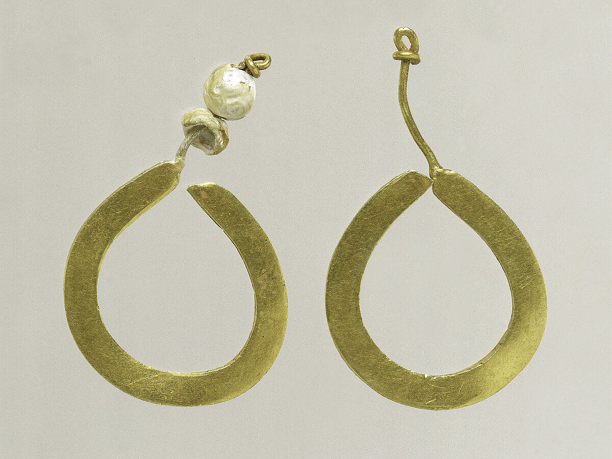 Gold and pearl earring (one of a pair), Gold, pearl, Roman, Cypriot
