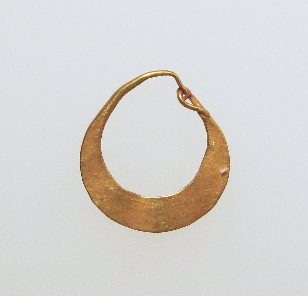 Earring, crescent-shaped, Gold 