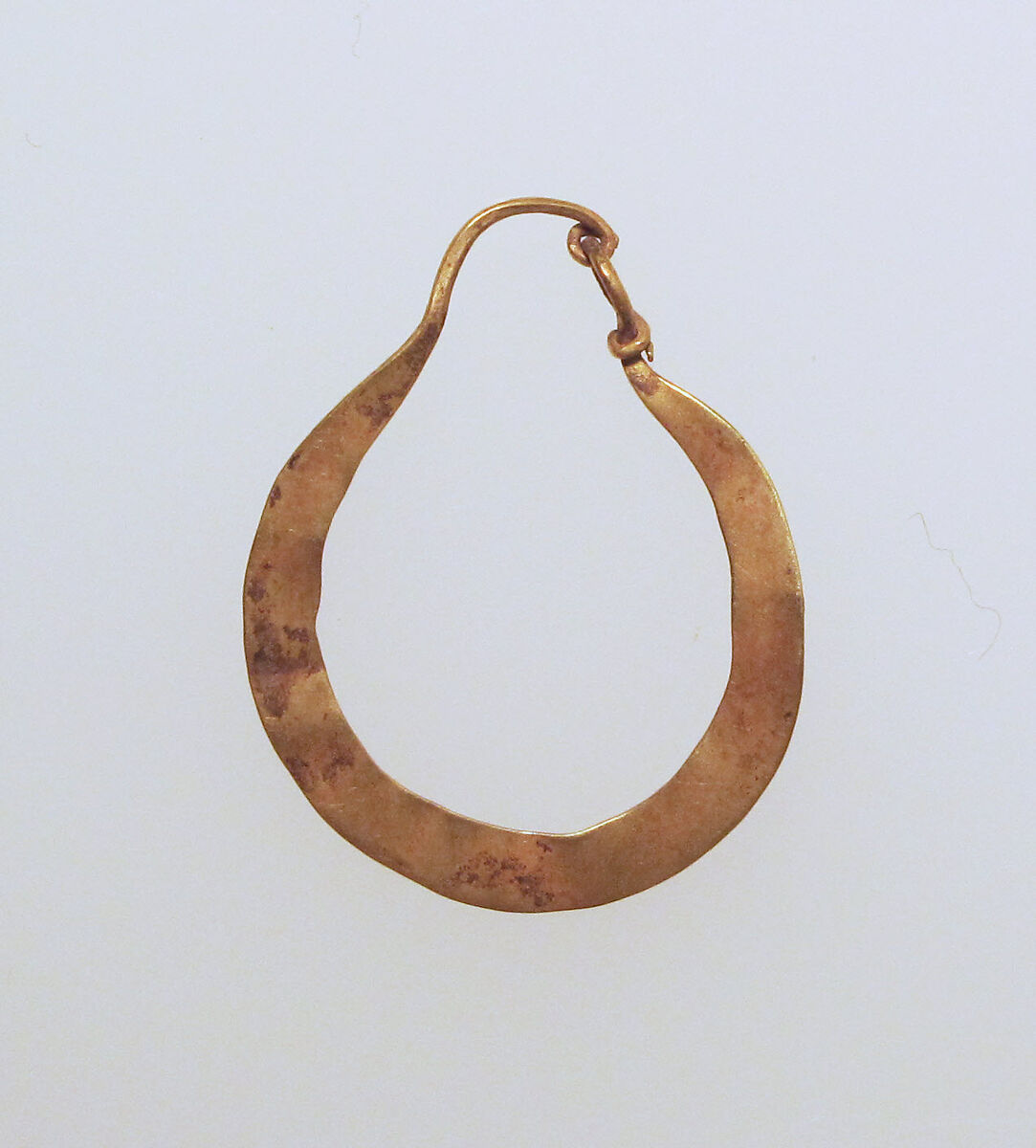 Earring, crescent-shaped, Gold