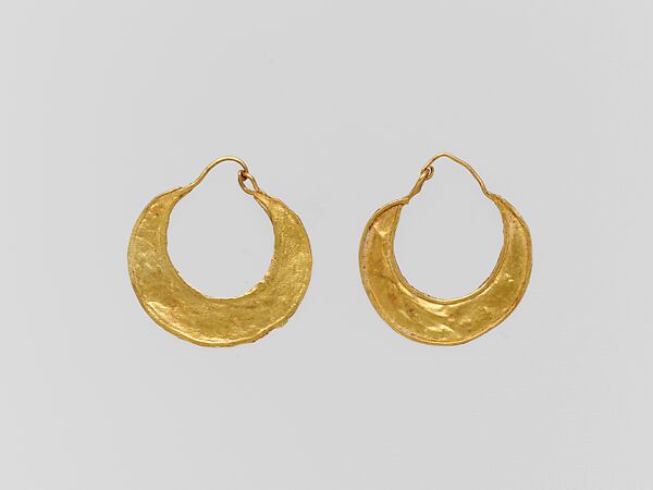 Gold crescent-shaped earring