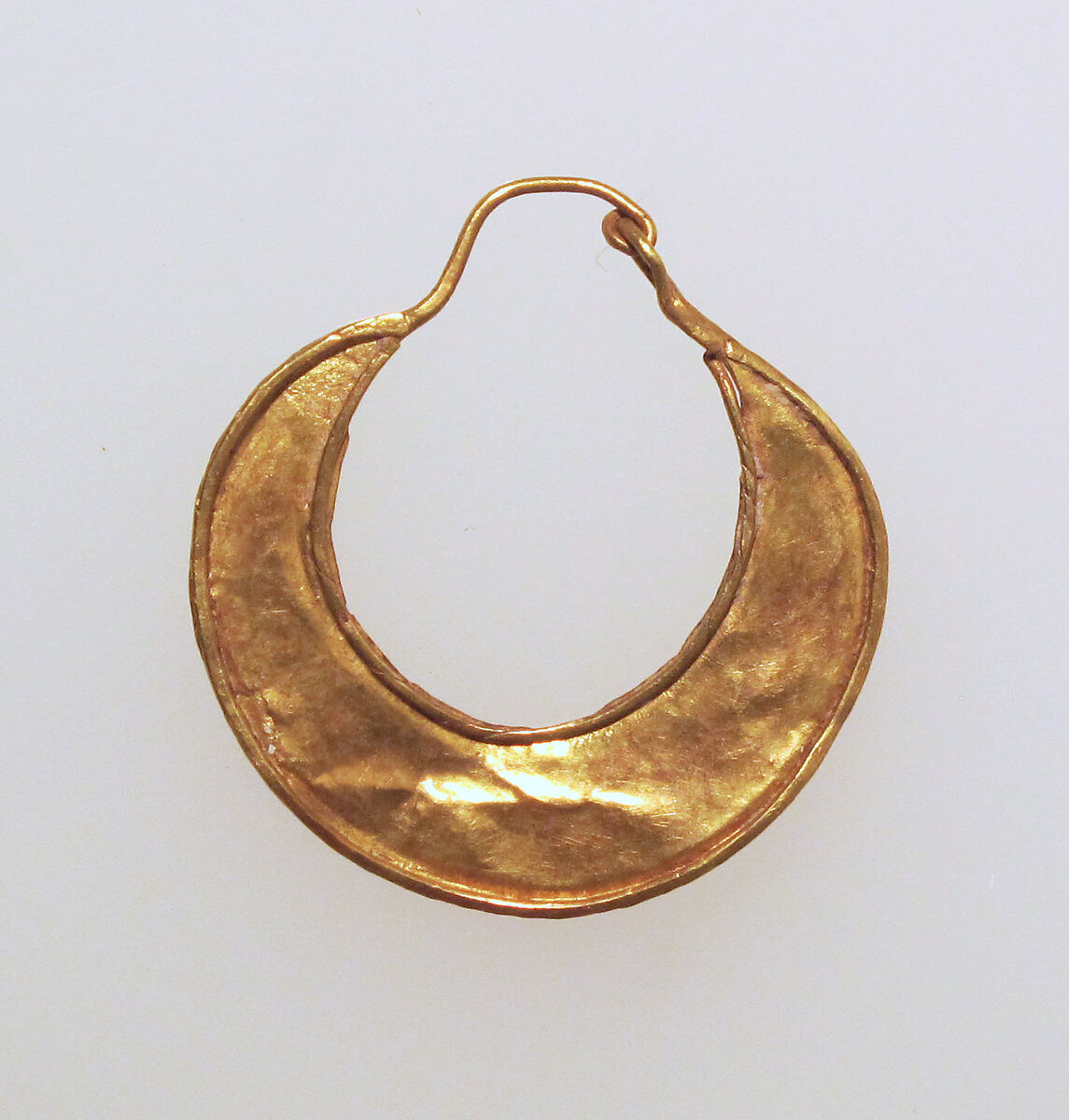 Earring, crescent-shaped, Gold 