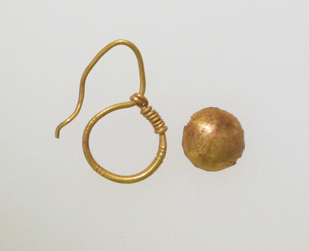 Earring, delta-shaped, Gold 