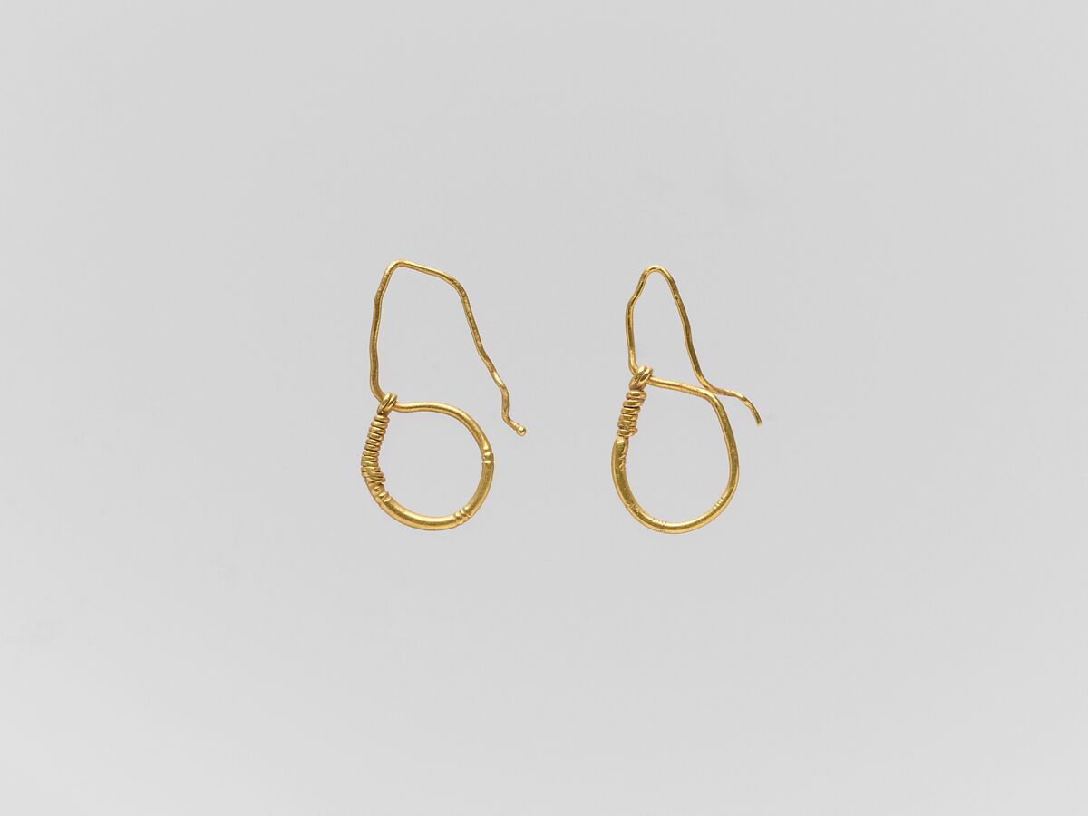 Gold earring with ring and hook, Gold, Roman 