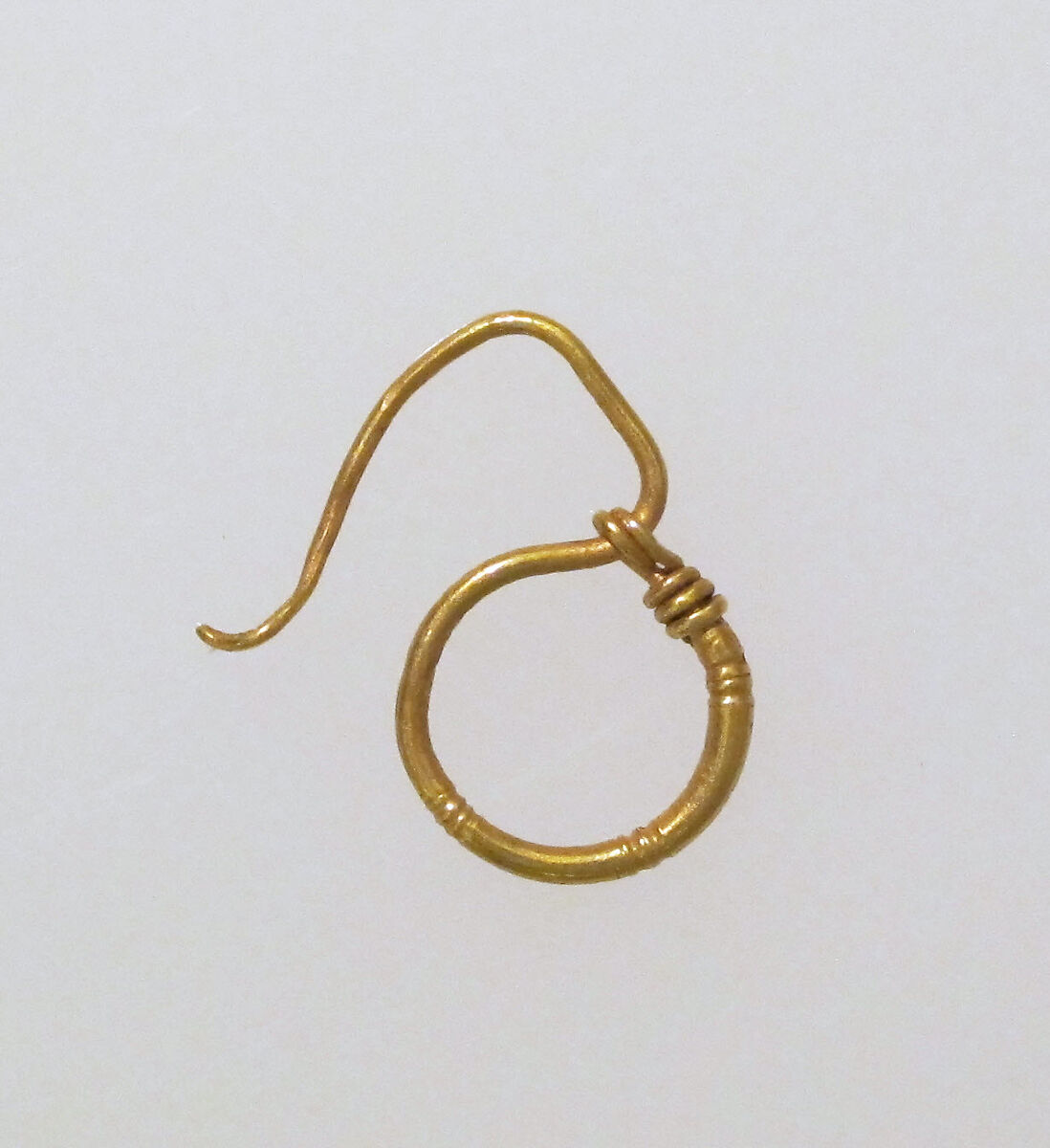 Earring, delta-shaped, Gold 
