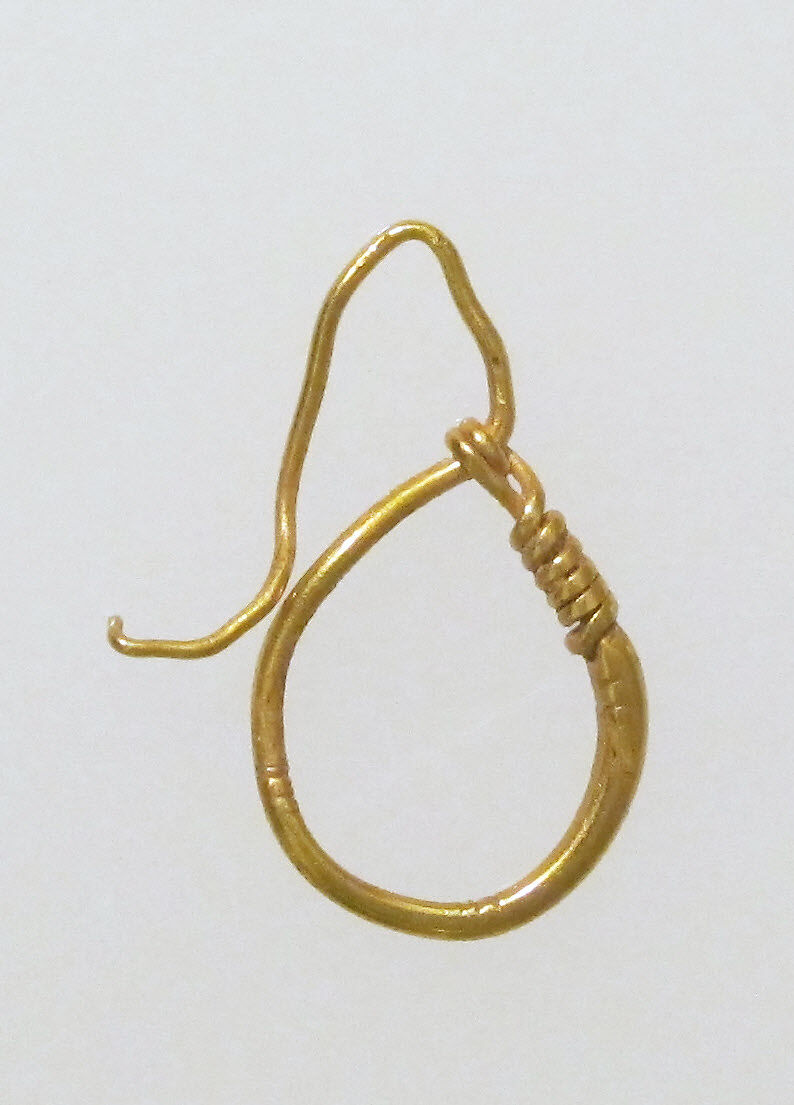 Earring, delta-shaped, Gold 