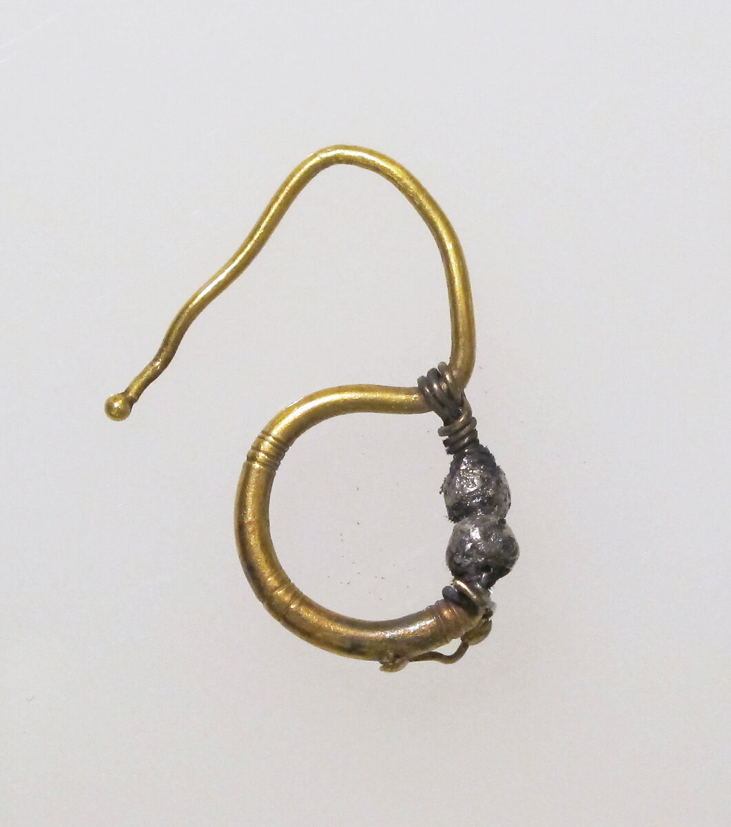 Earring, delta-shaped with beads, Gold, silver 