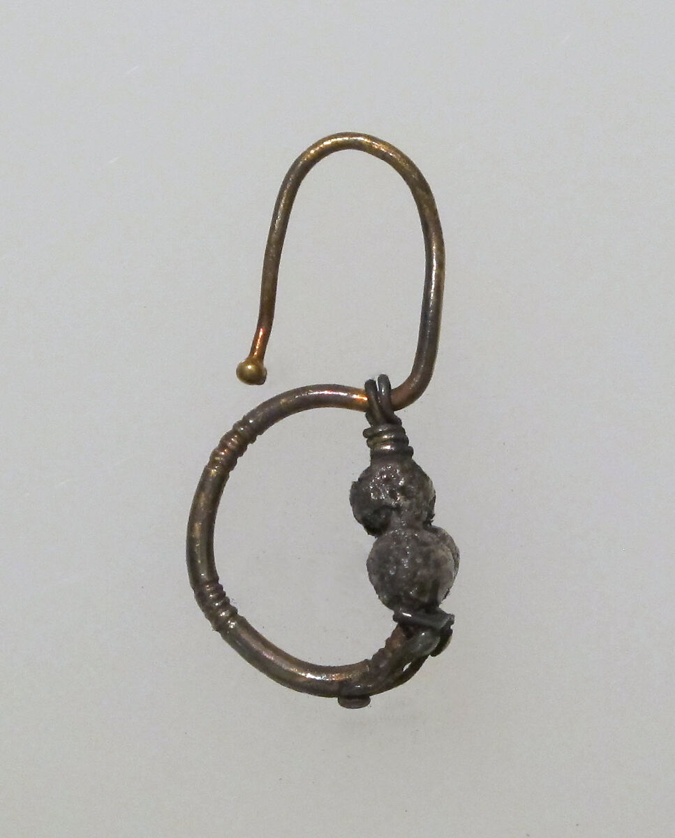 Earring, delta-shaped with beads, Gold, silver 