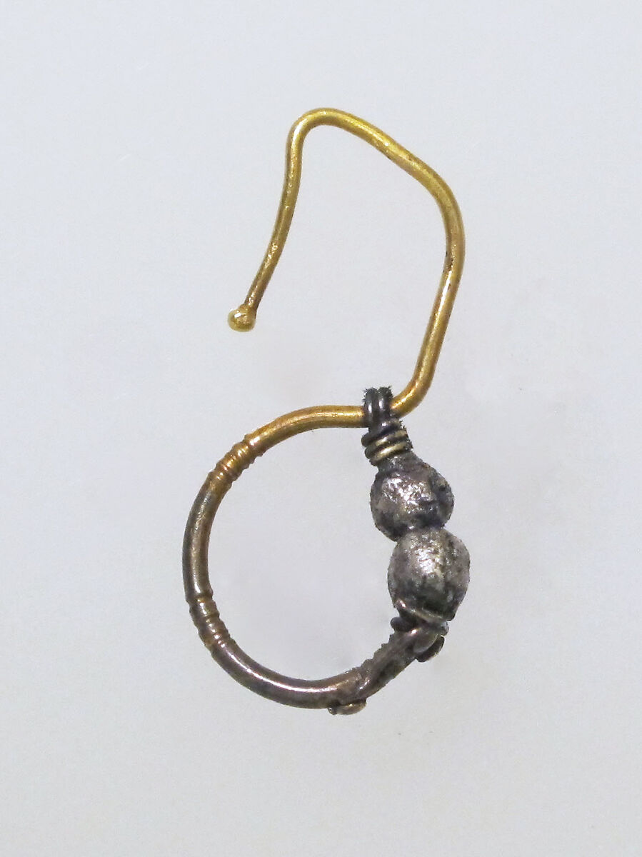 Earring, delta-shaped with beads, Gold, silver 