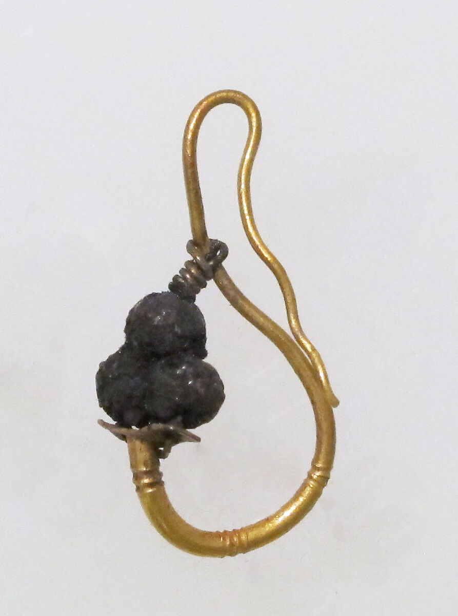 Earring, delta-shaped with beads, Gold, silver 