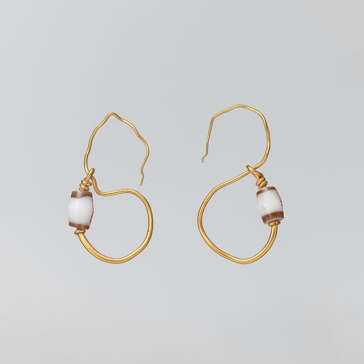 Gold and banded agate earring, Gold, banded agate, Roman 
