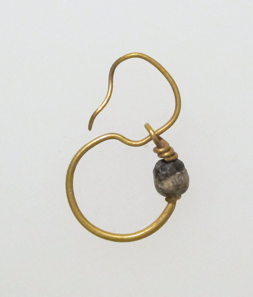 Earring, delta-shaped, Gold 