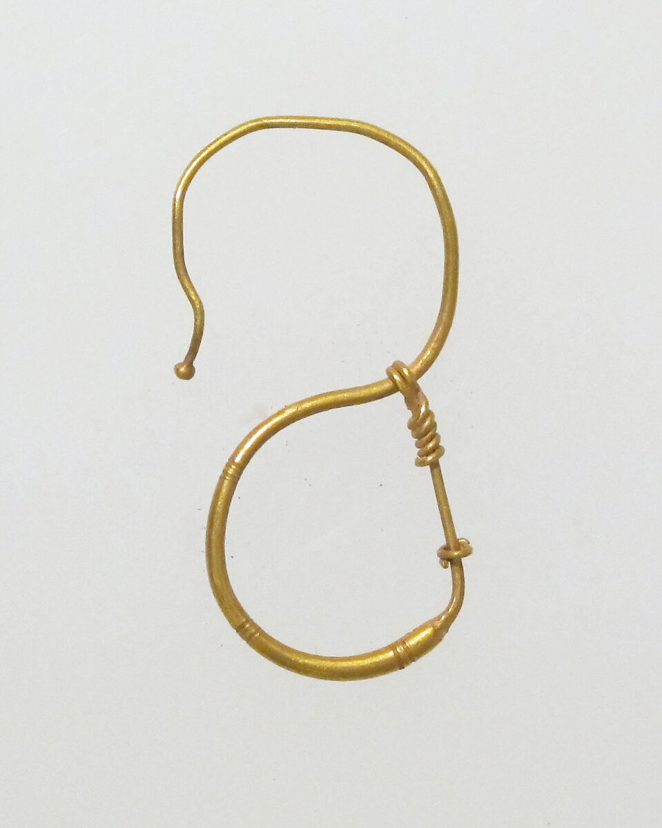 Earring, delta-shaped, Gold 