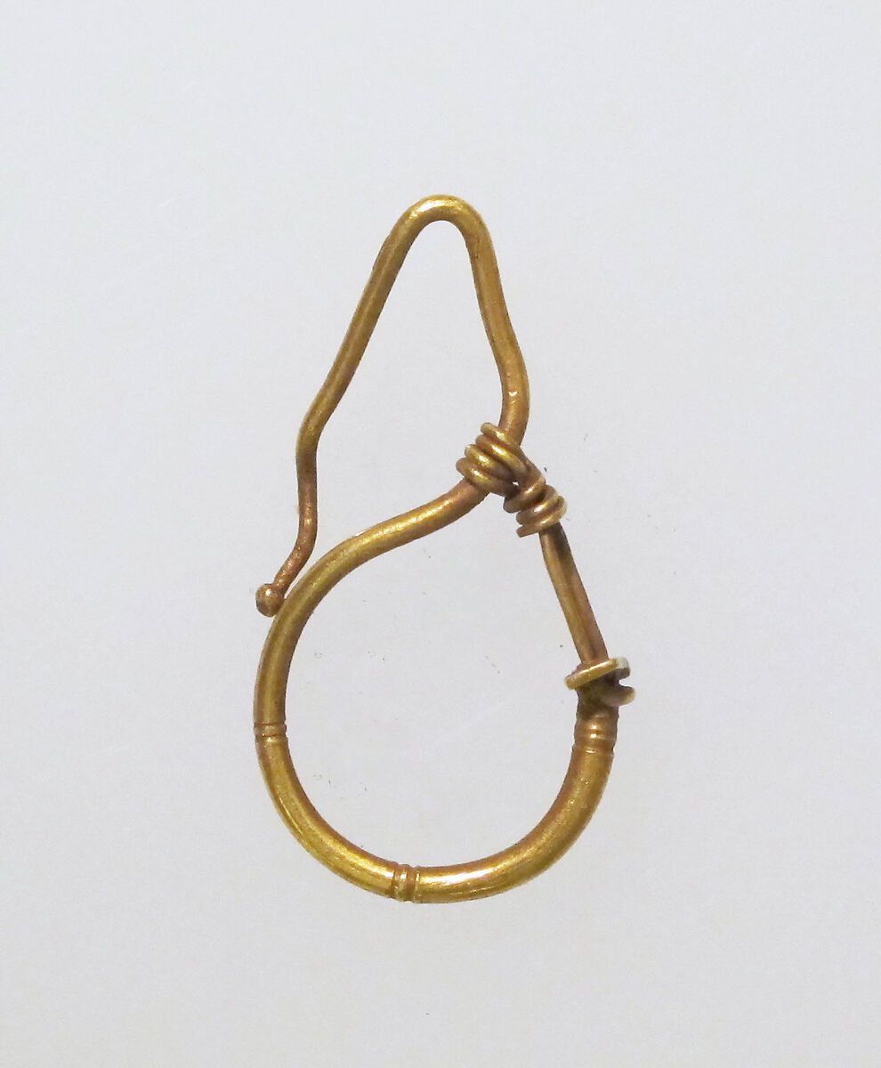 Earring, delta-shaped, Gold 