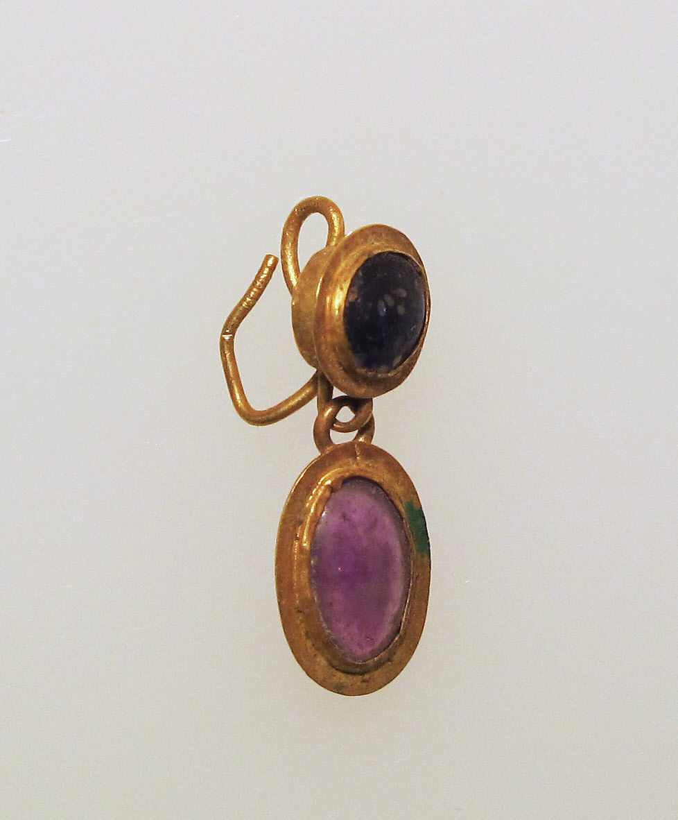 Earring-hook type with amethyst and paste settings, Gold, amethyst, glass paste, Roman 