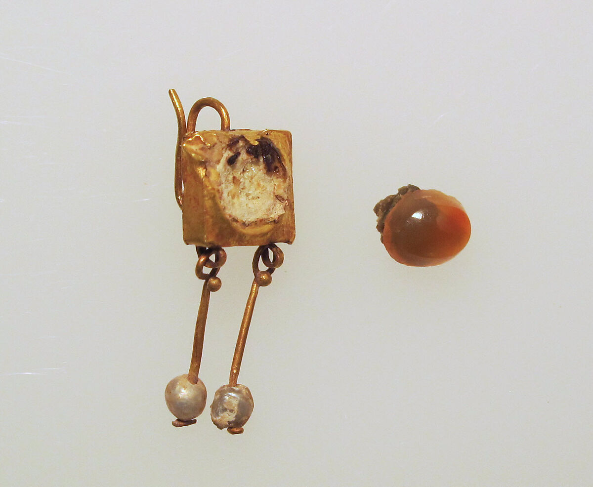 Earring-hook type with pendants of pearls, Gold, agate, pearls, Roman 