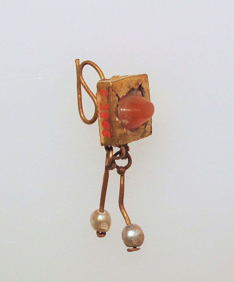 Earring-hook type with pendants of pearls, Gold, agate, pearls 