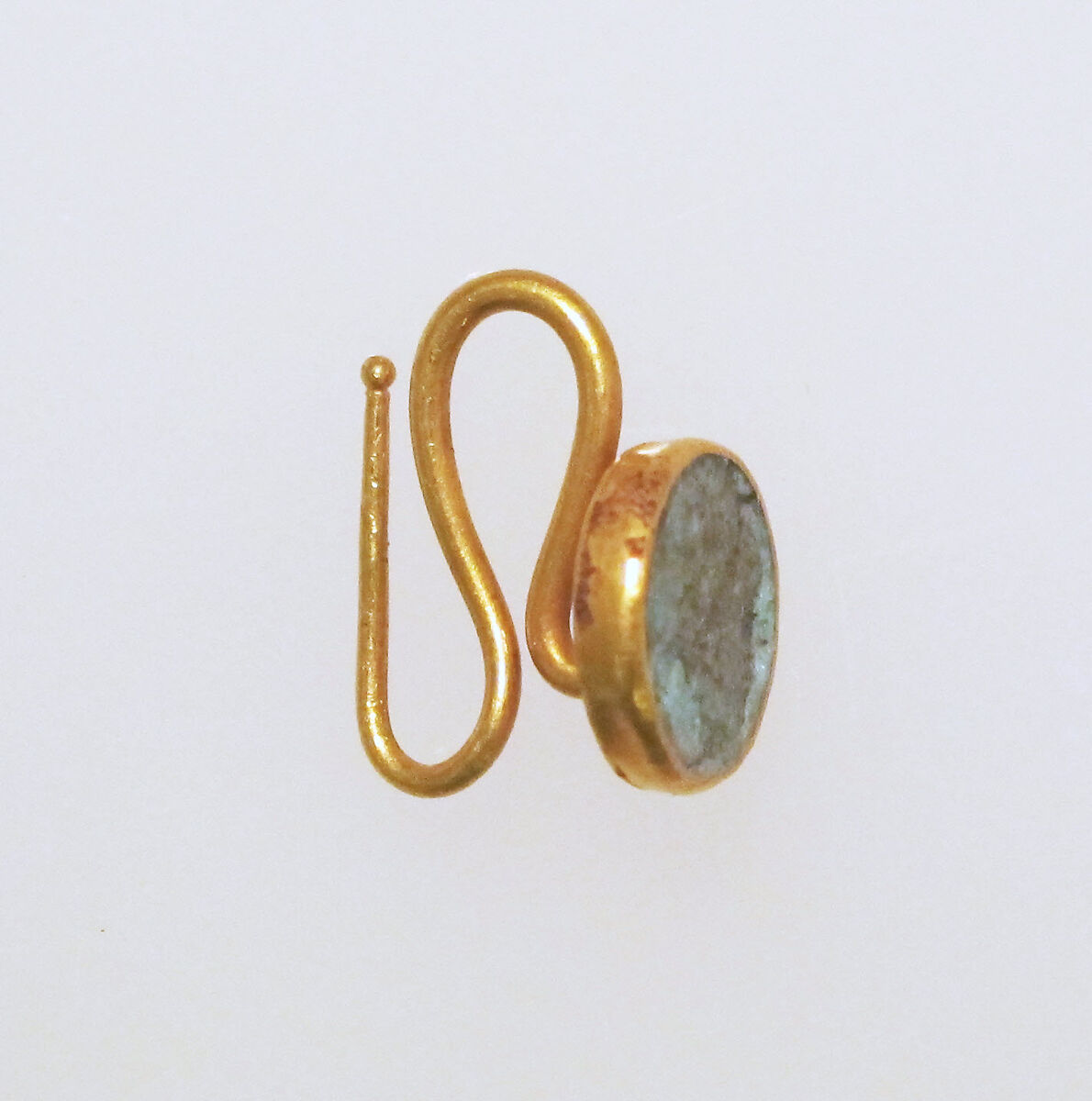 Earring-hook type with disc and paste setting, Gold, glass paste 