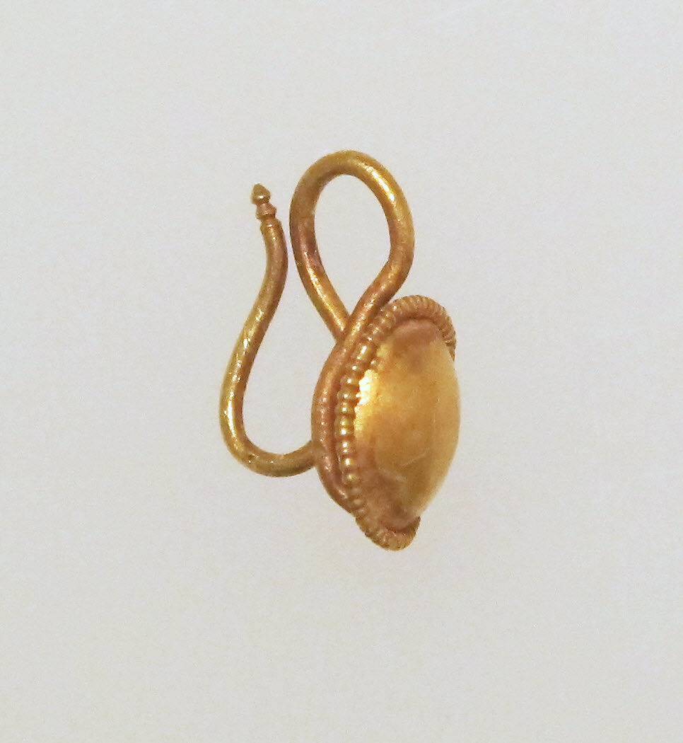 Earring-hook type with disc and beaded rim, Gold 