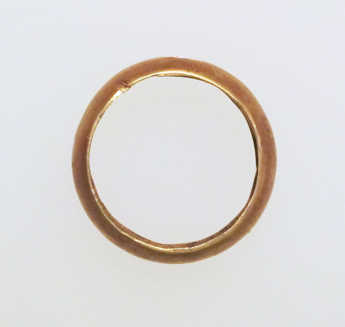 Ring with hollow hoop, Gold 