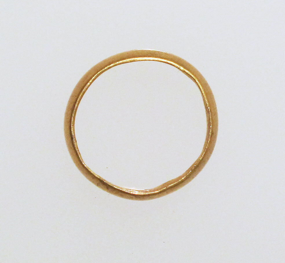 Ring with hollow hoop, Gold 