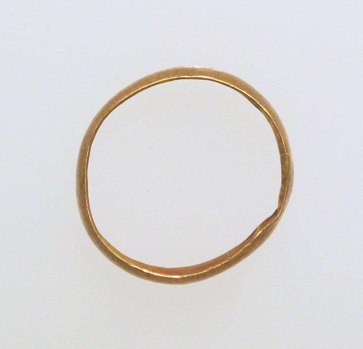 Ring with hollow hoop, Gold 