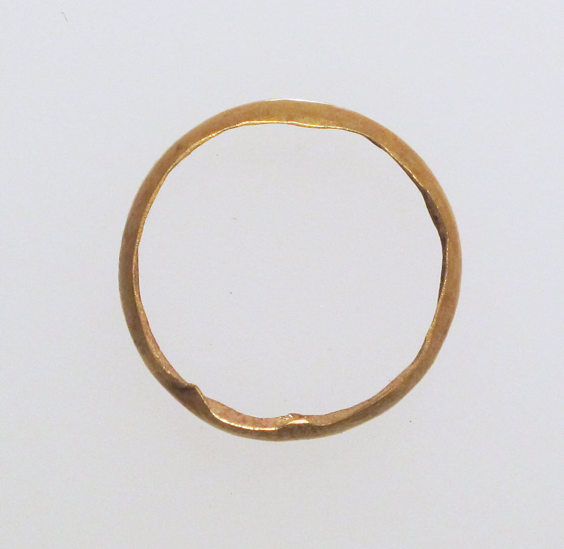 Ring with hollow hoop, Gold 