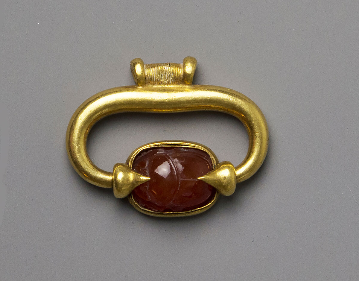 Gold pendant ring with carnelian scaraboid, Gold, carnelian (chalcedony), Cypriot 