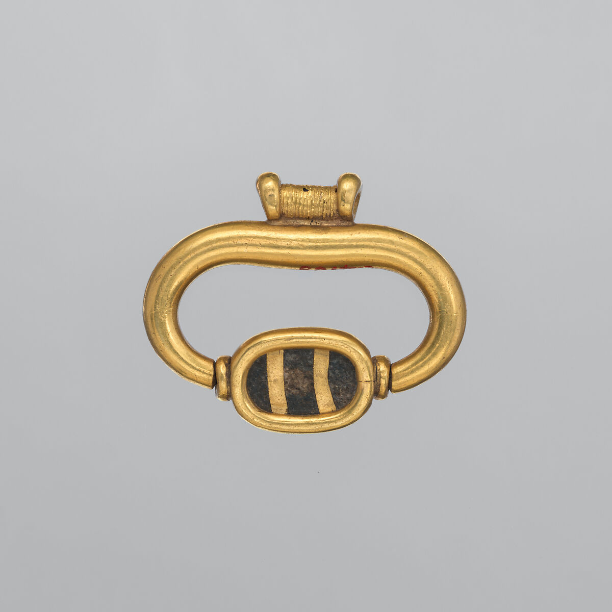 Gold and lapis lazuli pendant ring, Gold, lapis lazuli, Cypro-Phoenician