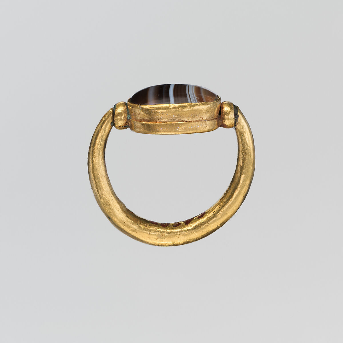 Gold ring with plain agate scaraboid, Gold, agate, Greek