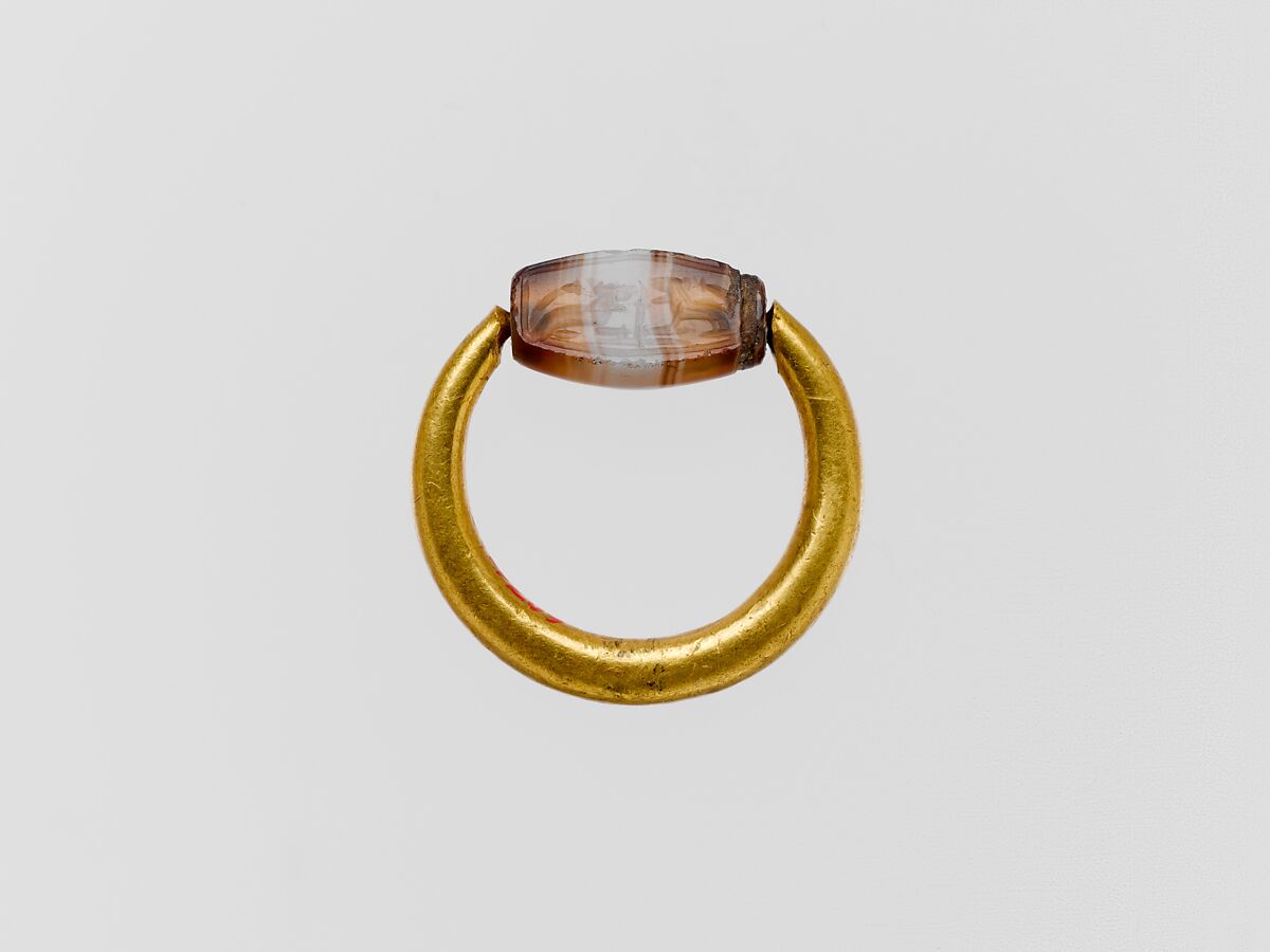 Gold swivel ring with agate scaraboid, Gold, agate, Cypriot or Phoenician 