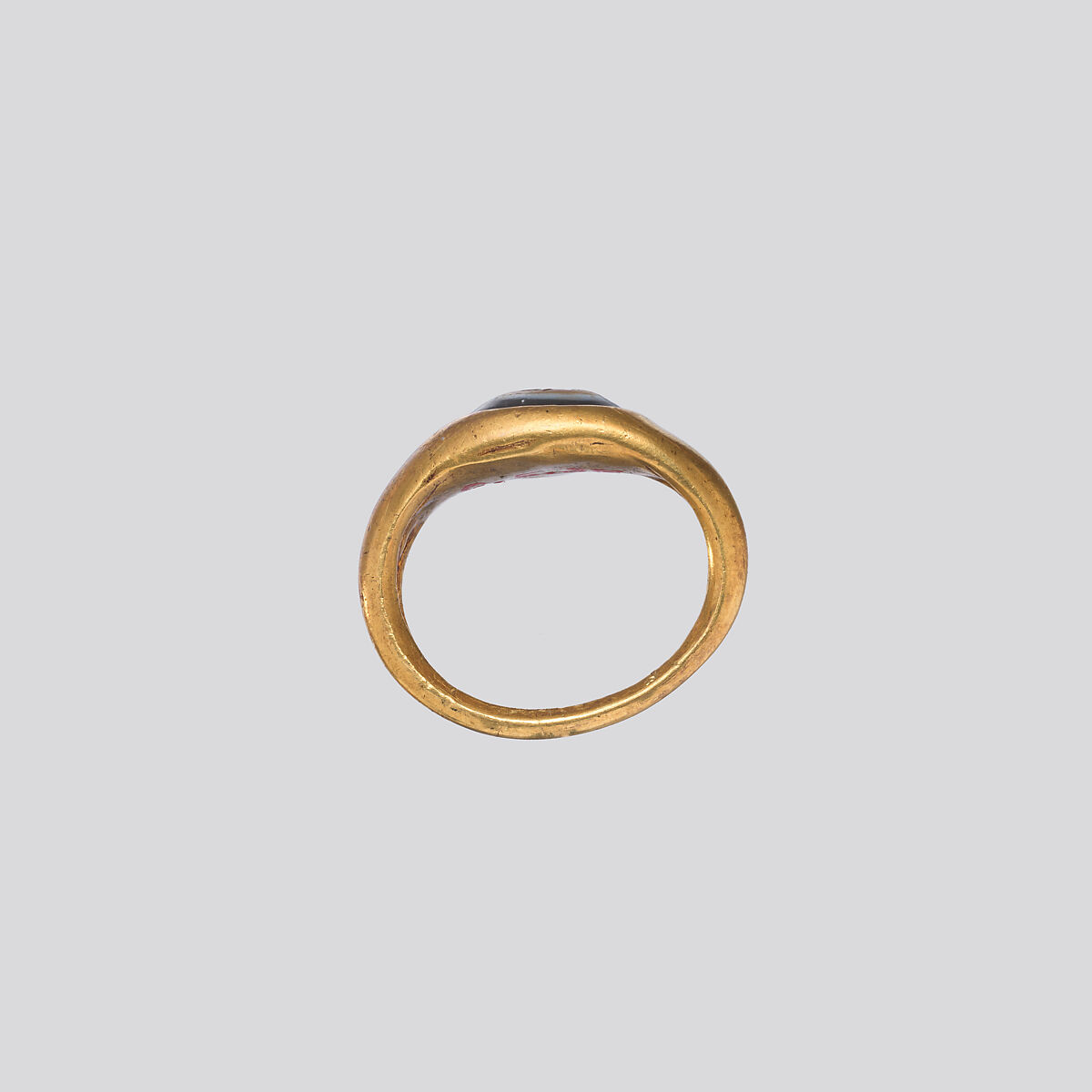 Gold and banded agate ring, Gold, banded agate, Roman, Cypriot