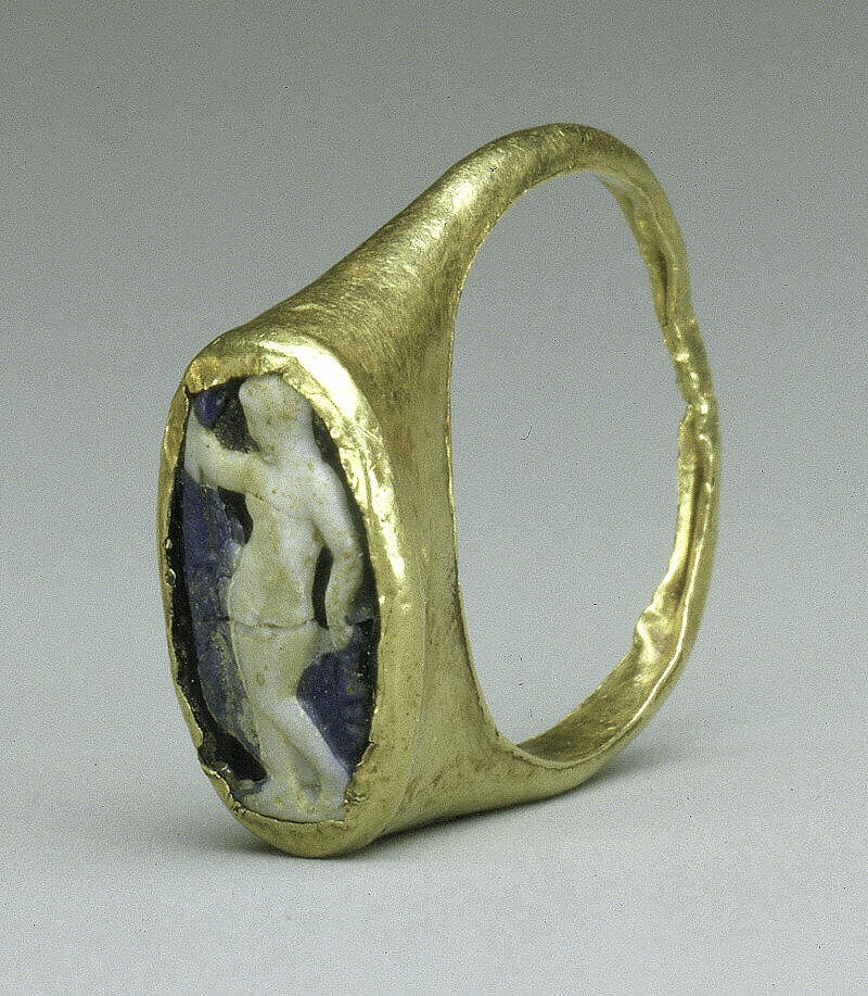 Gold ring with glass cameo in bezel, Gold, glass, Roman, Cypriot 