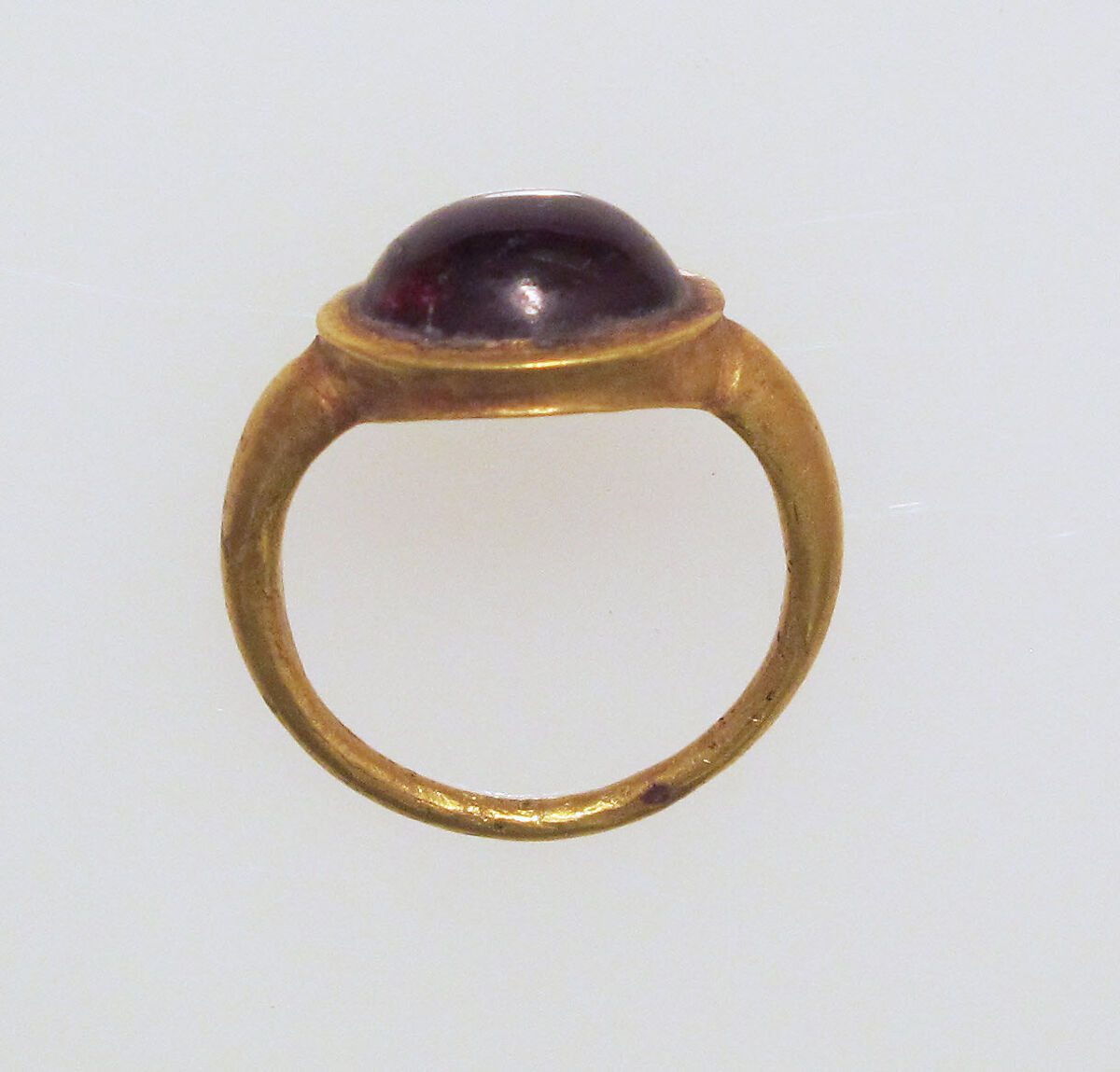 Ring with carbuncle, Gold, carbuncle 