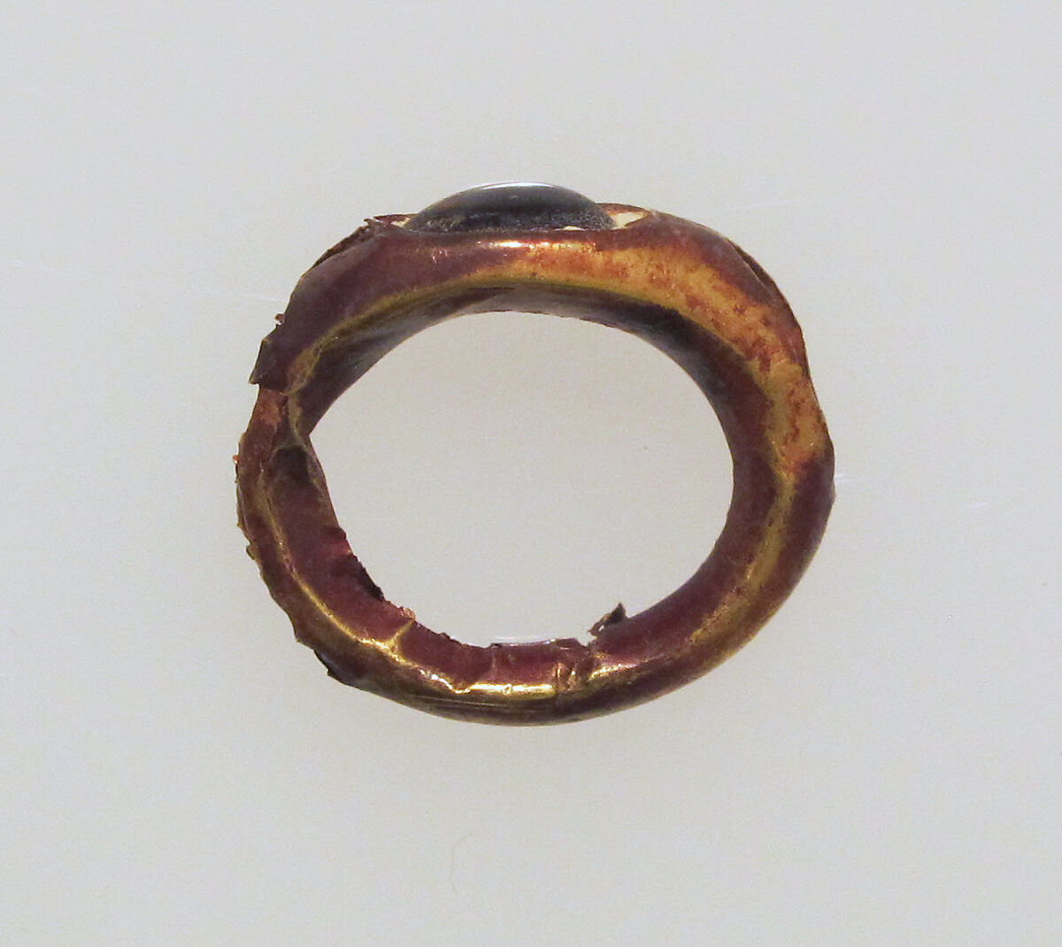 Ring with garnet, Gold, garnet 