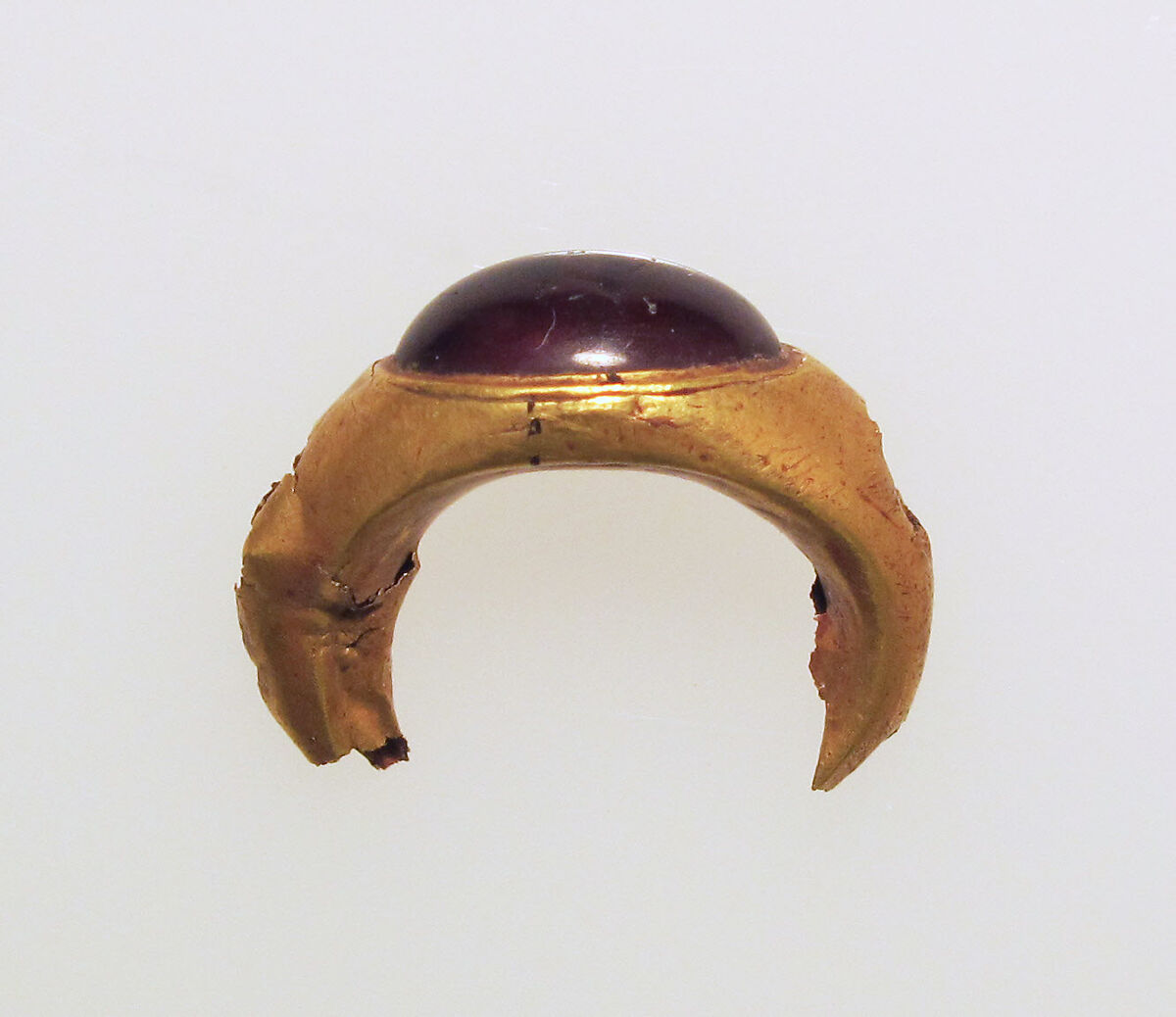 Ring with carbuncle, Gold, carbuncle 