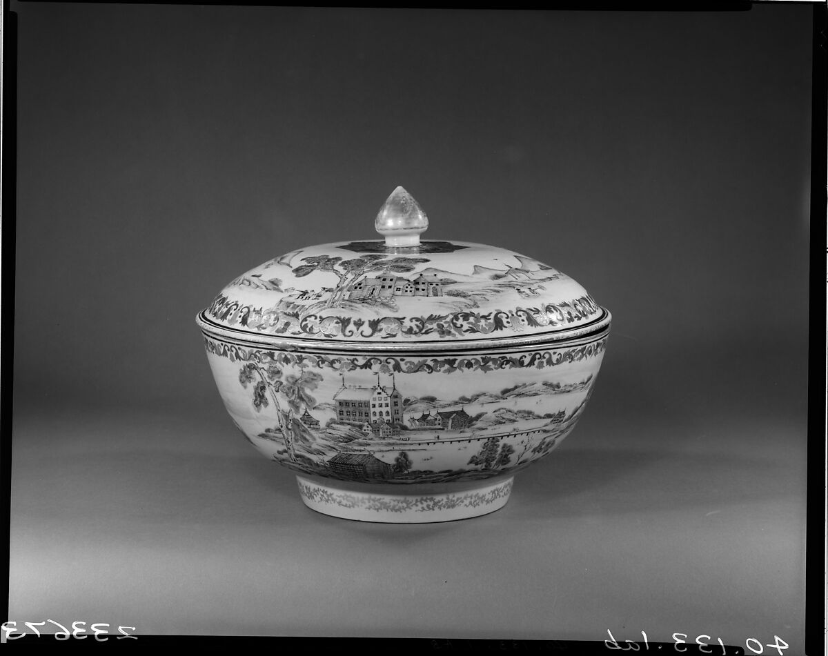 Covered Punch Bowl, Porcelain, Chinese, for Swedish market