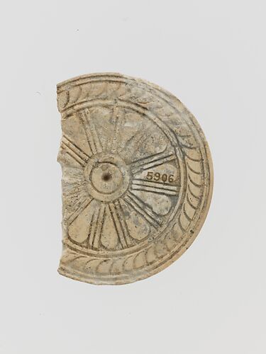 Ivory disk of a pyxis with rosette