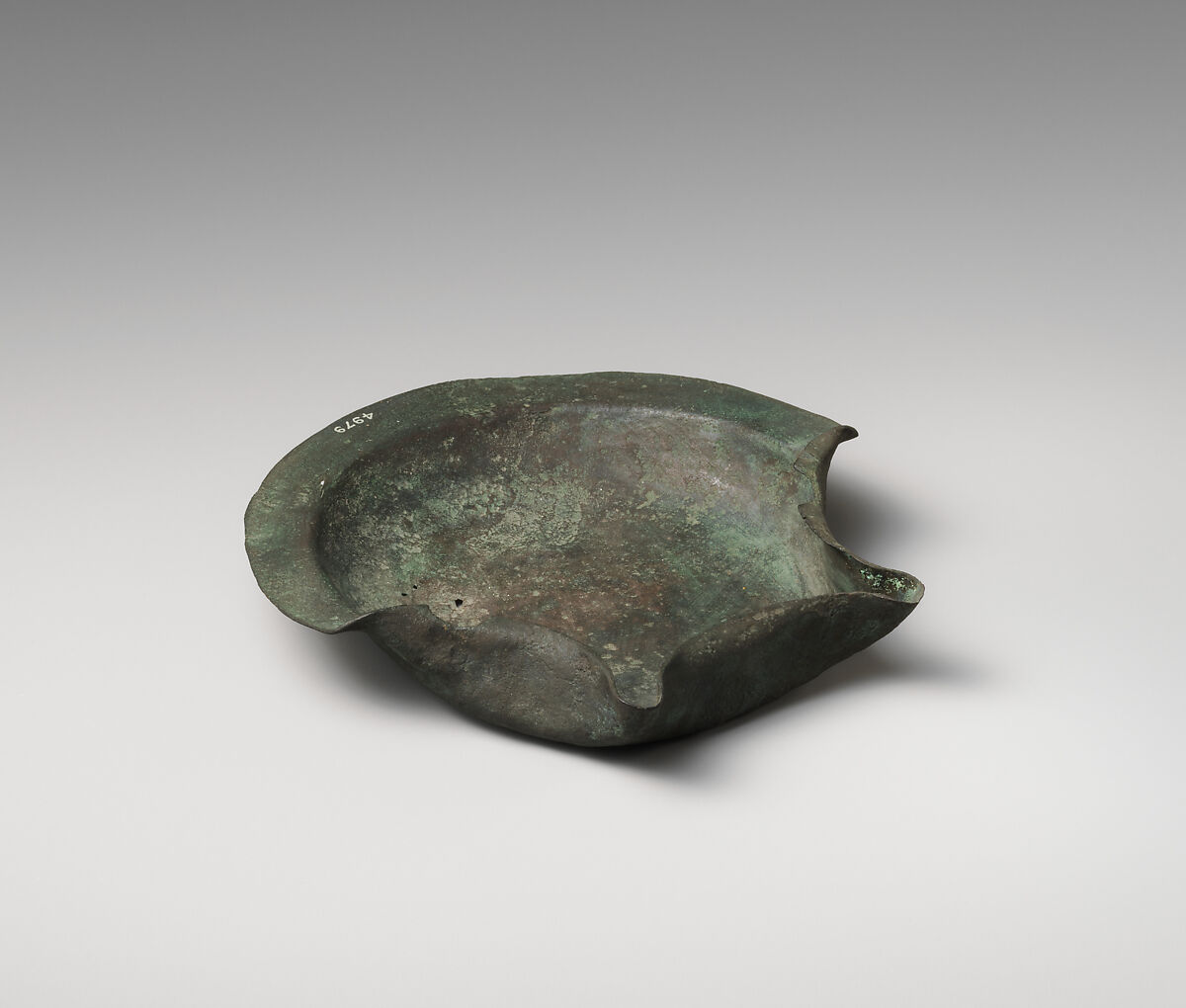 Bronze saucer-shaped lamp, Bronze, Cypriot