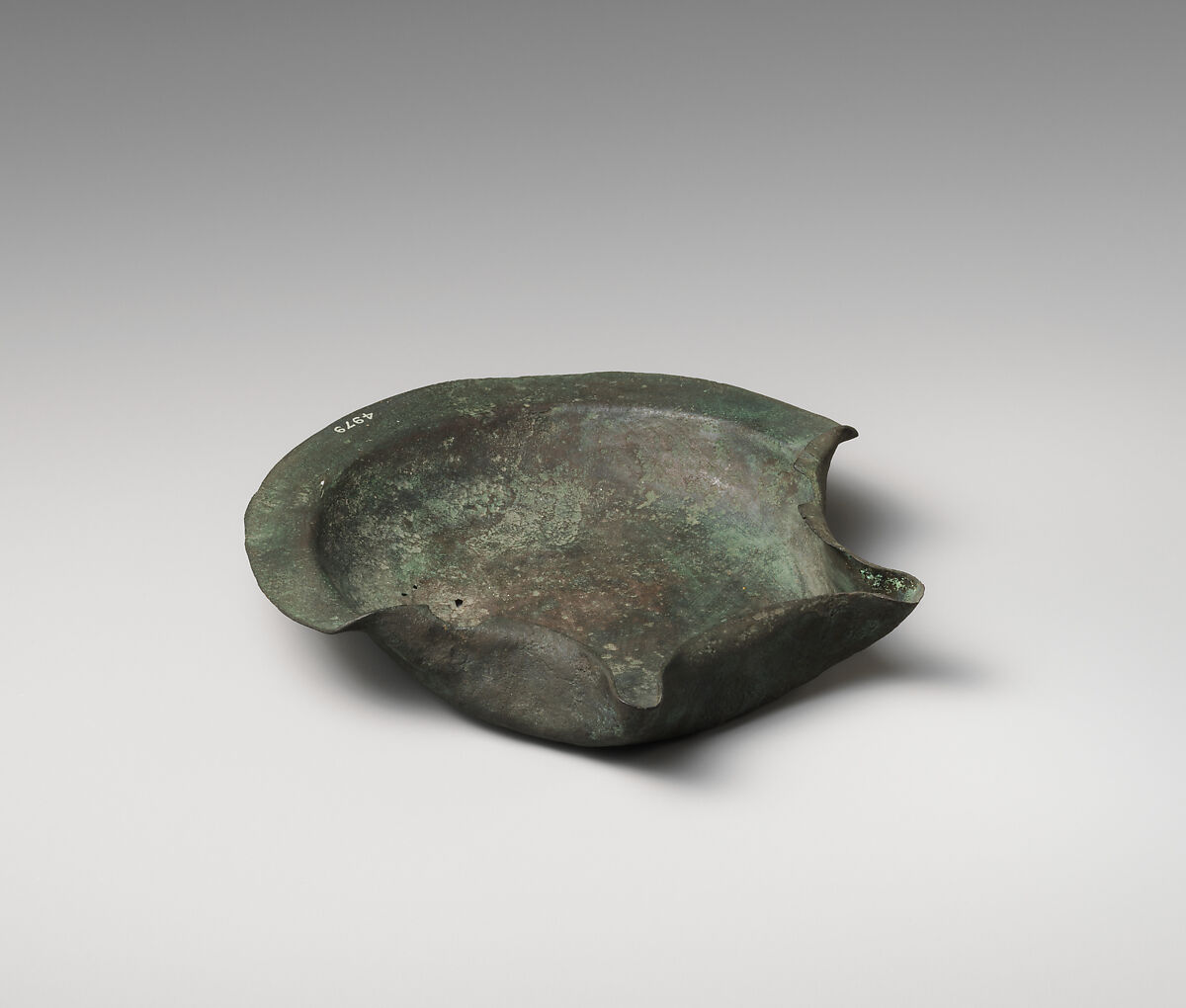 Bronze saucer-shaped lamp, Bronze, Cypriot 