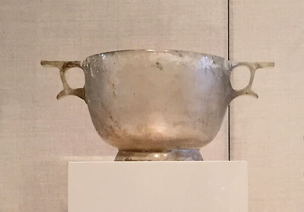 Glass skyphos (drinking cup)