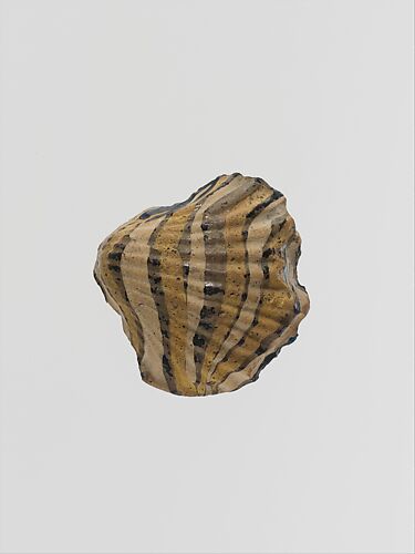 Glass mosaic ornament in the form of a shell