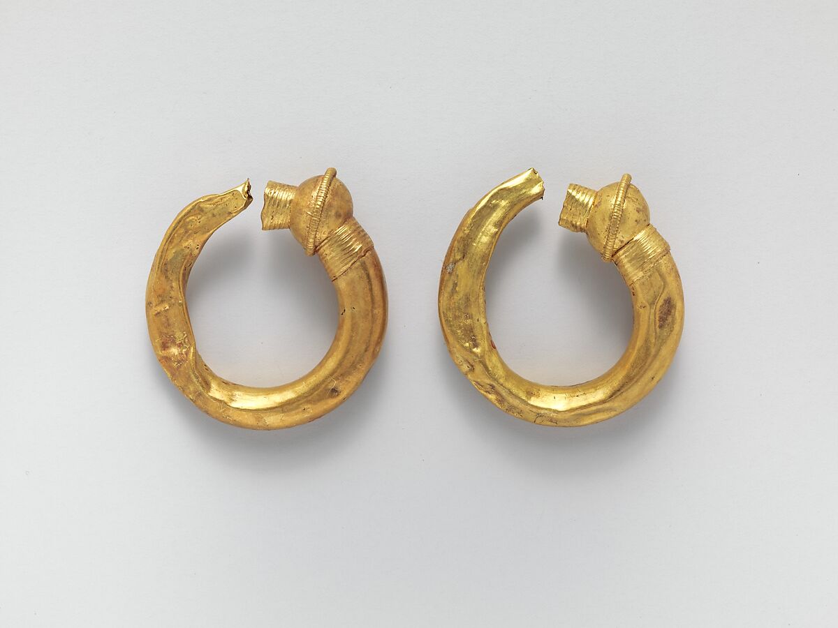 Gold trumpet-shaped earrings, Gold, Etruscan 