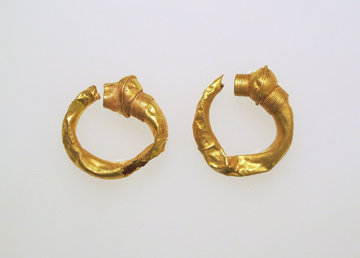 Earring, trumpet-shaped, Gold, Etruscan 