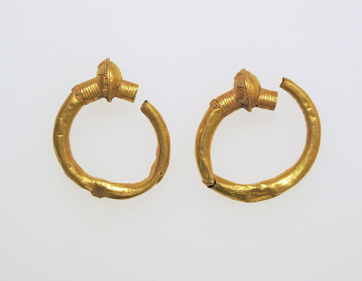 Earring, trumpet-shaped, Gold, Etruscan 